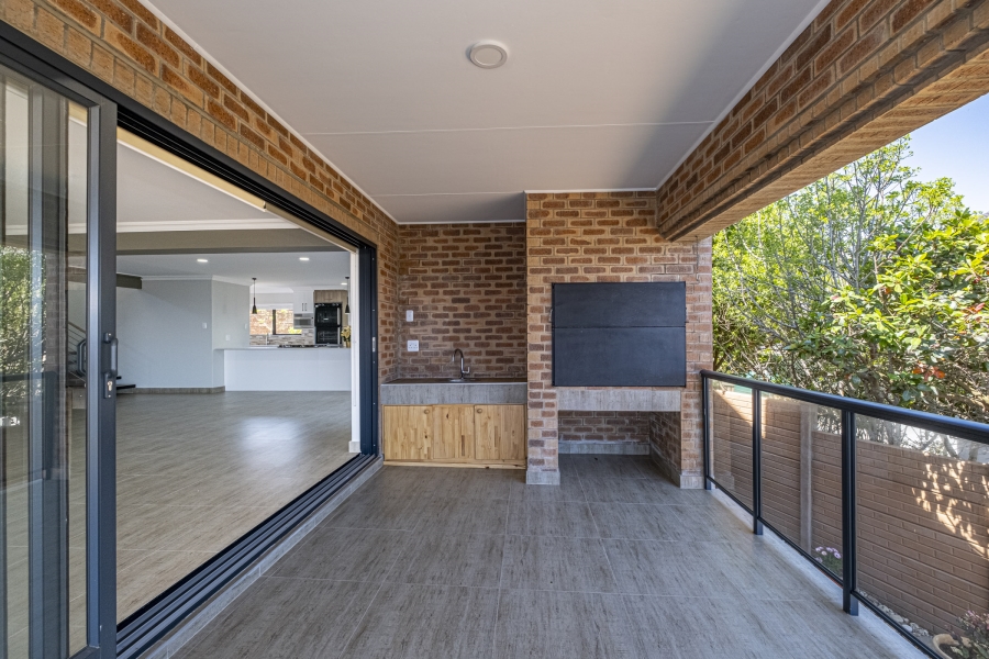 4 Bedroom Property for Sale in Wavecrest Eastern Cape